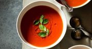 طرز تهیه سوپ گوجه فرنگی خوشمزه و مجلسی به سبک ایتالیایی