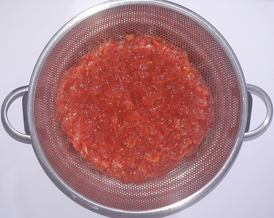 گوجه پخته در آبکش