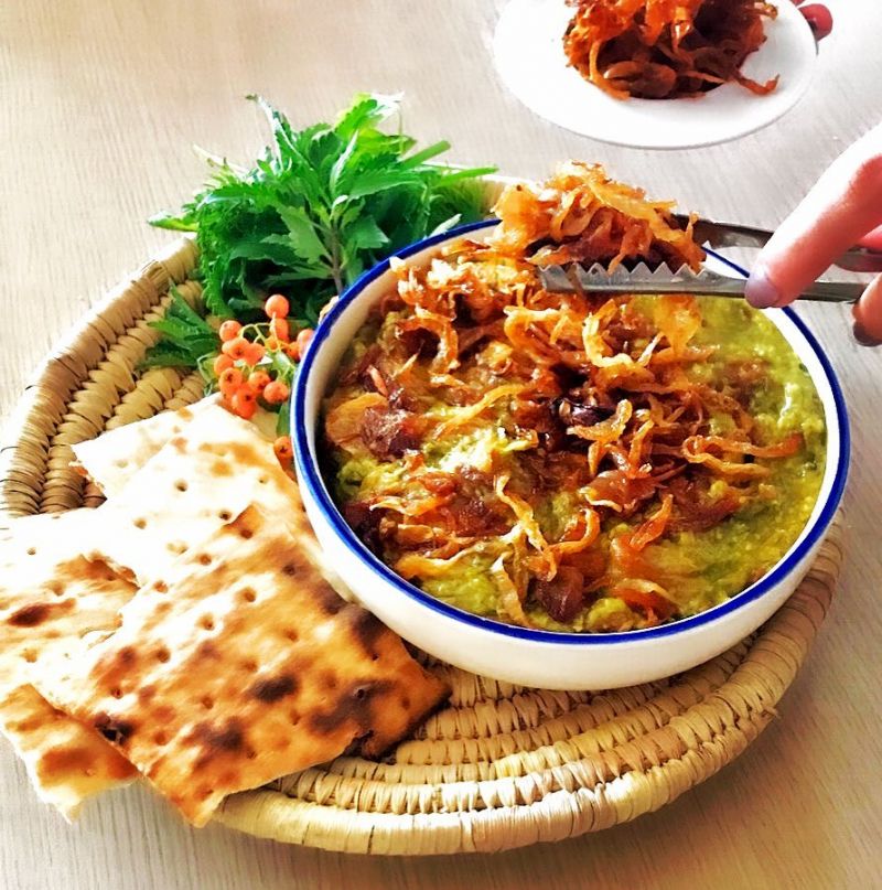 طرز تهیه آش سبزی شیرازی خوشمزه و مقوی با گوشت با دستور محلی
