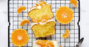 طرز تهیه کیک نارنگی خوشمزه و متفاوت همراه با سس مخصوص نارنگی