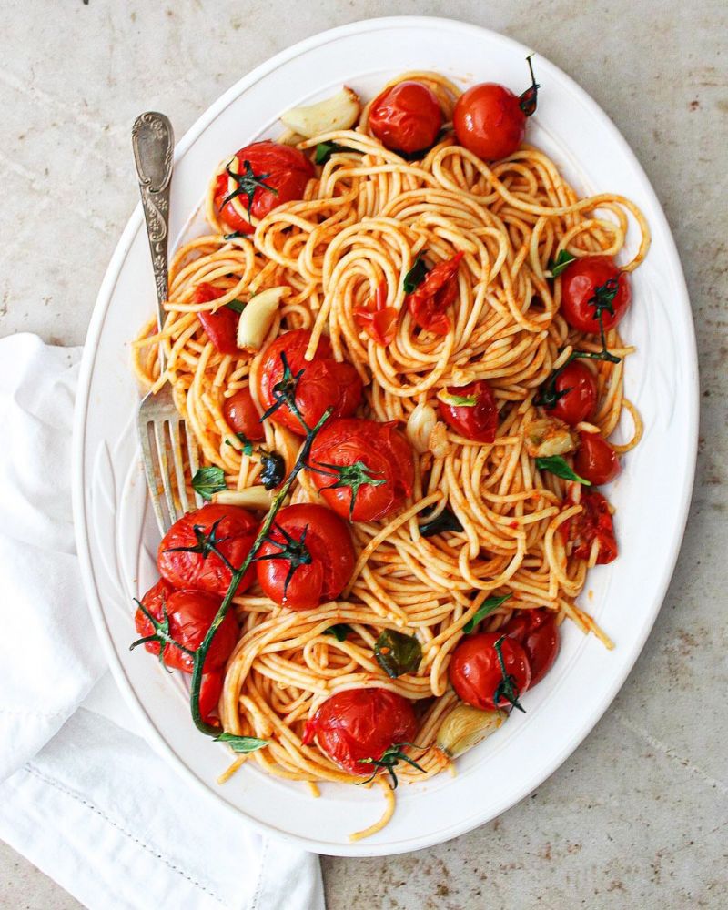طرز تهیه اسپاگتی خوشمزه بدون گوشت با قارچ و گوجه به روش ایتالیایی