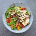 طرز تهیه سالاد پنیر پخته خوشمزه و مجلسی با پنیر محلی