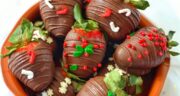 طرز تهیه توت فرنگی شکلاتی خوشمزه و مجلسی برای ولنتاین