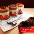 طرز تهیه دسر توت فرنگی خانگی خوشمزه با شیر، خامه و بیسکویت