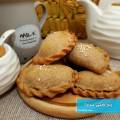 طرز تهیه پیراشکی خرما خانگی خوشمزه و آسان با گردو و دارچین
