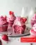 طرز تهیه کاپ کیک توت فرنگی خوشمزه و مجلسی با فر و بدون فر