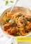طرز تهیه پاستا با کوفته قلقلی مرغ ساده و لذیذ با خامه و اسفناج