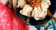 طرز تهیه بستنی گردویی خانگی ساده و خوشمزه با خامه و ثعلب