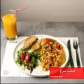 طرز تهیه املت مرغ و سبزیجات با پنیر پیتزا خوشمزه و آسان و فوری