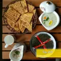 طرز تهیه کوکو پونه خوشمزه و آسان با آرد سفید و تخم مرغ