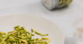 طرز تهیه خلال پسته آسان و فوری با پسته خشک برای تزیین برنج و پلو انواع شیرینی