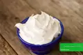 طرز تهیه خامه کیک با سفیده تخمه مرغ سریع و راحت با شکر و نشاسته