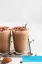 طرز تهیه اسموتی قهوه شکلاتی خوشمزه و سریع با موز به روش کافی شاپی