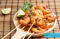 طرز تهیه میگو سرخ شده ساده و خوشمزه با زعفران و پیاز در ماهیتابه
