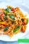 طرز تهیه ماکارونی سبزیجات خوشمزه و ساده با قارچ بدون گوشت و مرغ