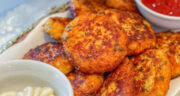 طرز تهیه کوکو گیلانی با مرغ و گردو لذیذ و خوش طعم  و ساده + فیلم