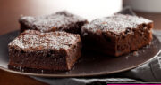طرز تهیه کیک براونی شکلاتی ساده و خوشمزه و راحت به روش اصلی