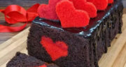 طرز تهیه کیک قلبی شکلاتی برای ولنتاین ساده و شیک + عکس مراحل