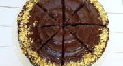 طرز تهیه کیک شکلاتی تلخ خیس پف دار خوشمزه و ساده به روش قنادی