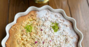 طرز تهیه کیک کرامبل زردآلو ساده و خوشمزه با مارمالاد زردآلو