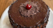 طرز تهیه کیک موس شکلاتی برای تولد و مهمانی + گاناش شکلاتی
