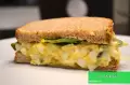طرز تهیه ساندویچ تخم مرغ آبپز ساده و سریع برای صبحانه و شام