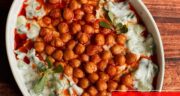 طرز تهیه سالاد سرد تابستانی ترکی با نخود و سبزی خرفه راحت و مقوی