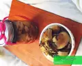 طرز تهیه ترشی سیب درختی ترش با سرکه سفید با فلفل سبز و نعنا خشک