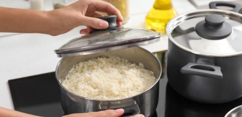 پخت برنج در قابلمه استیل