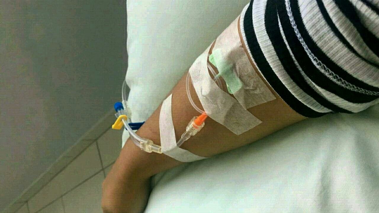 عکس فیک بیمارستانی سرم
