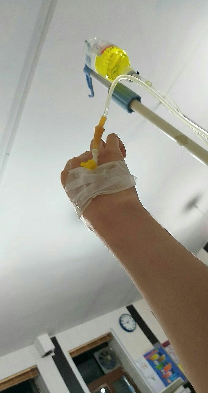 عکس فیک بیمارستانی سرم