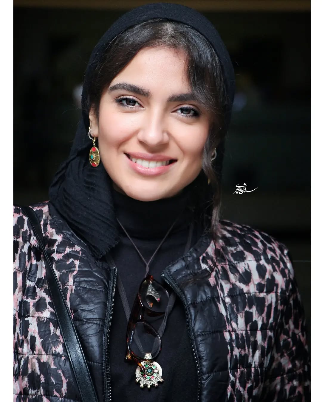 بیوگرافی مونا کرمی
