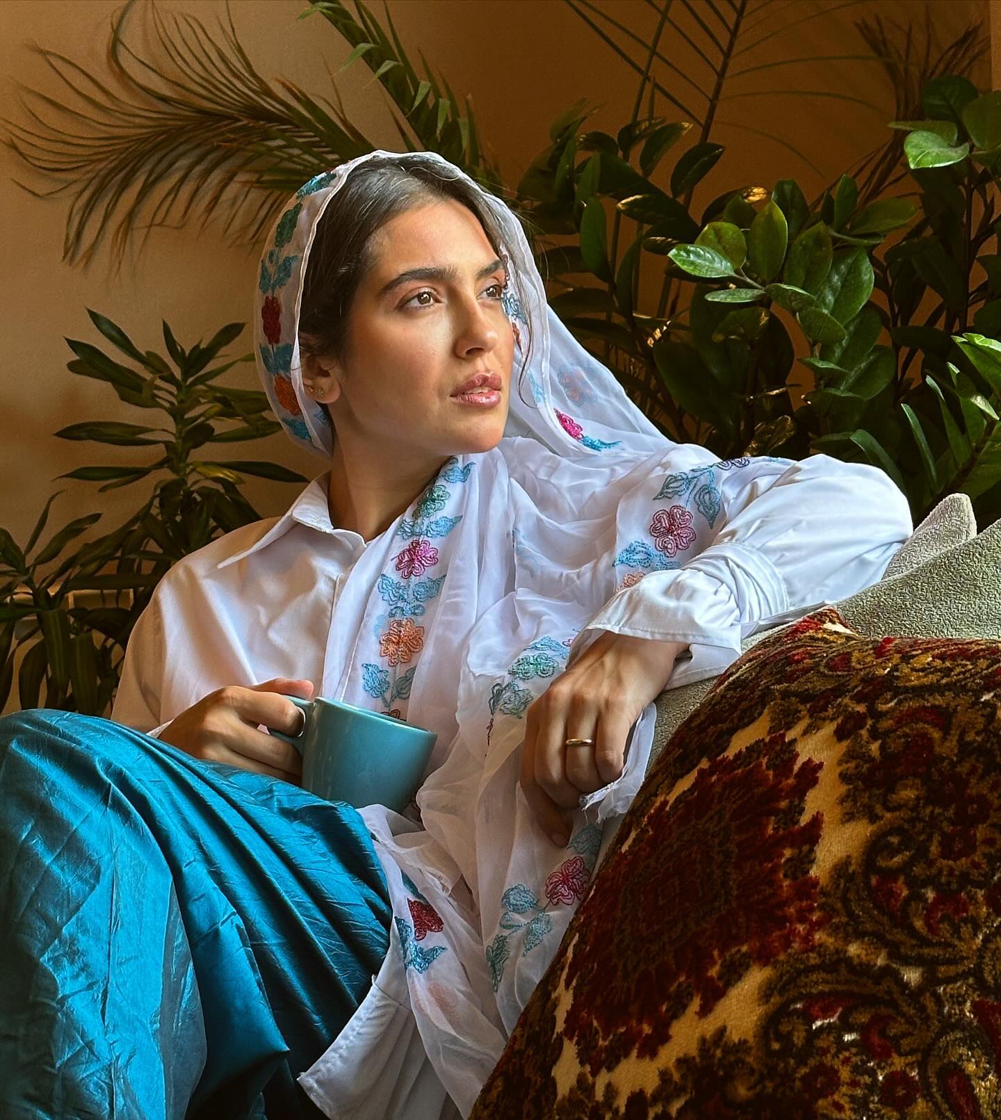 بیوگرافی مونا کرمی