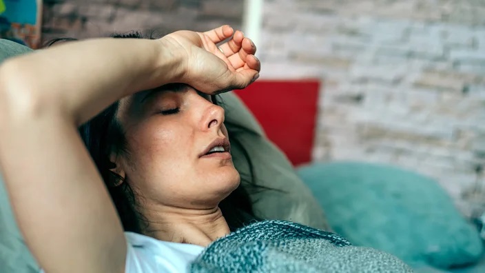 علت عرق کردن ناگهانی بدن زنان