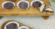 طرز تهیه موچی شکلاتی با آرد گلوتینوس روی گاز و در ماکروفر با فیلینگ بستنی (بهترین آموزش موچی)