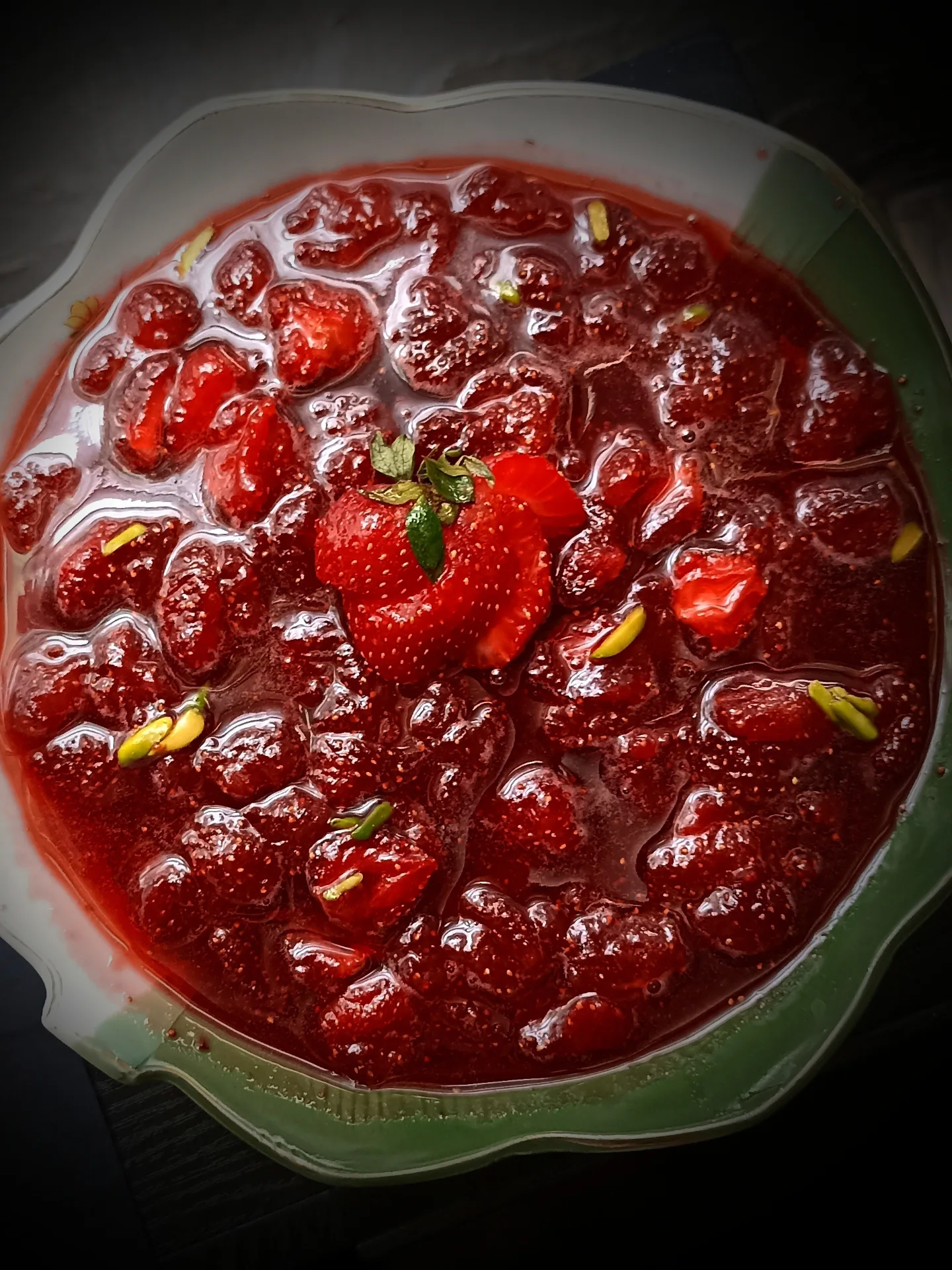 طرز تهیه مربای توت فرنگی خرد شده تصویری