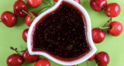 طرز تهیه مارمالاد آلبالو با پودر ژله برای شیرینی مشهدی و دسر + ویدیو