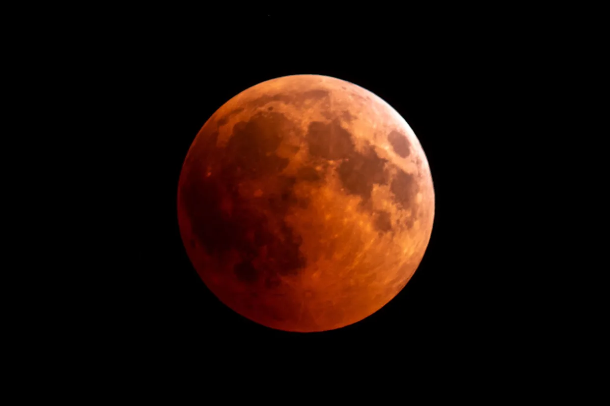 تعبیر خواب ماه گرفتگی قرمز