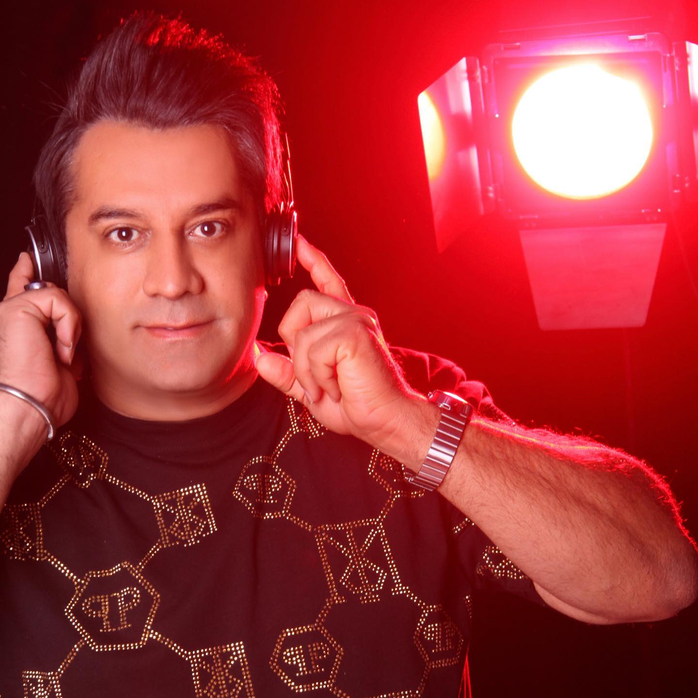 بیوگرافی امید جهان| سکته امید جهان در کنسرت بم + علت فوت و آهنگ های معروف امید جهان