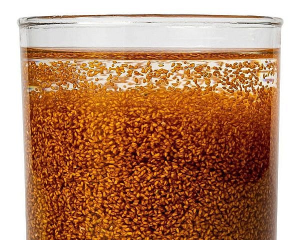 خواص خاکشیر با آب گرم ناشتا برای لاغری