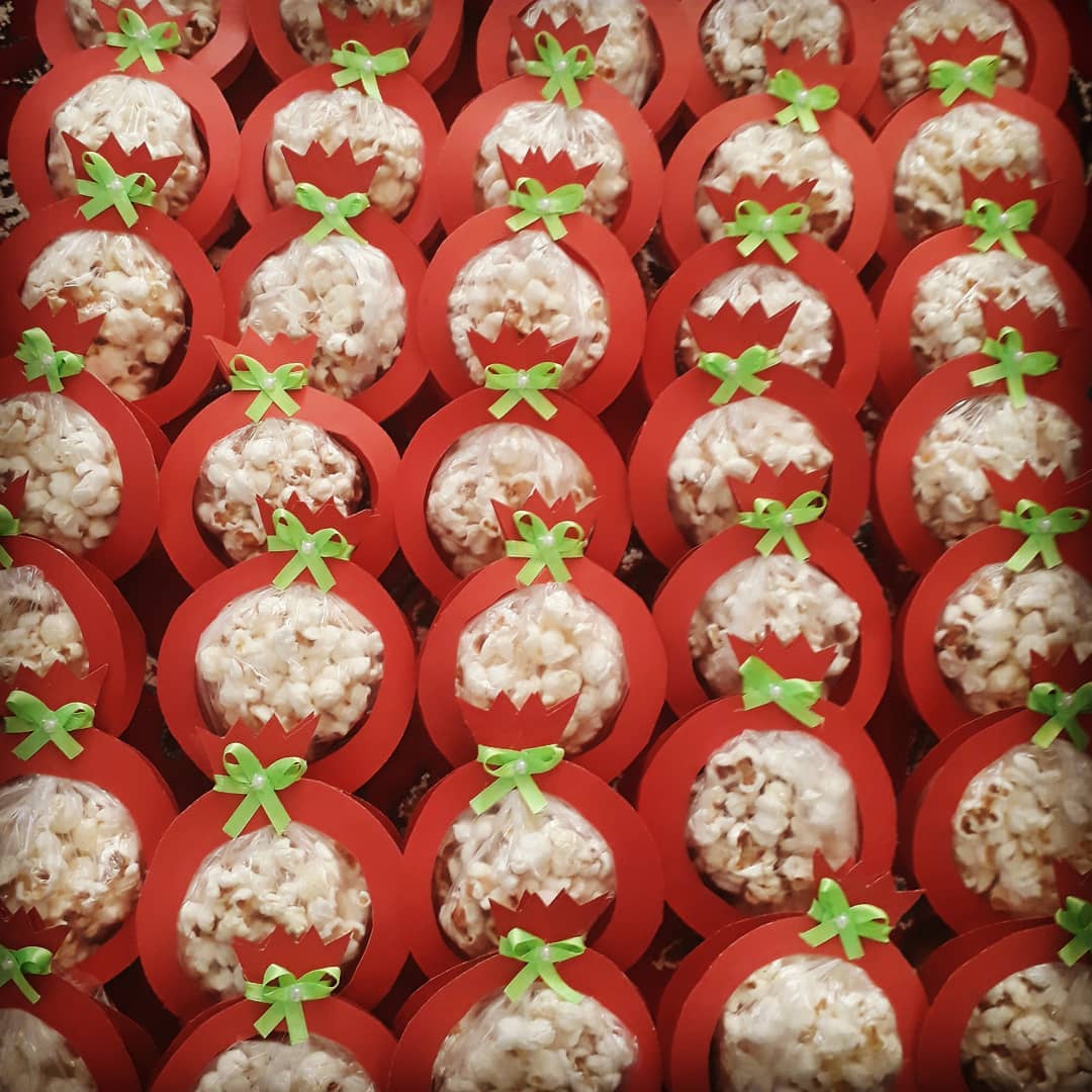 تزیین پفیلا شب یلدا برای مدرسه